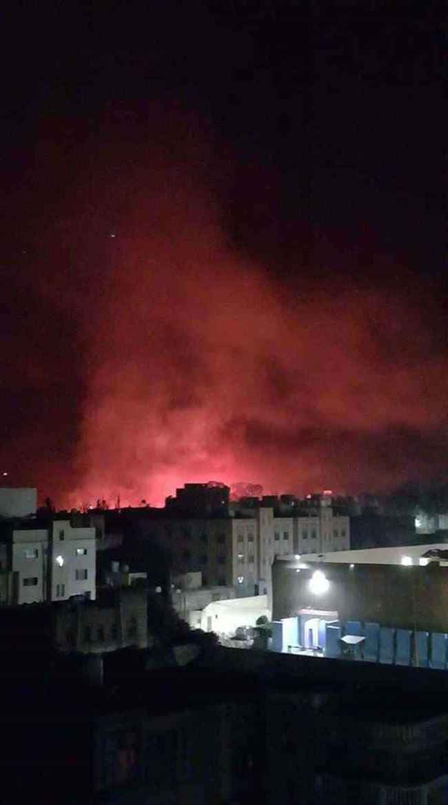 انفجارات هي الأقوى تهز شوراع ومباني صنعاء واللون الأحمر يكسو سماء العاصمة.. صور مروعة