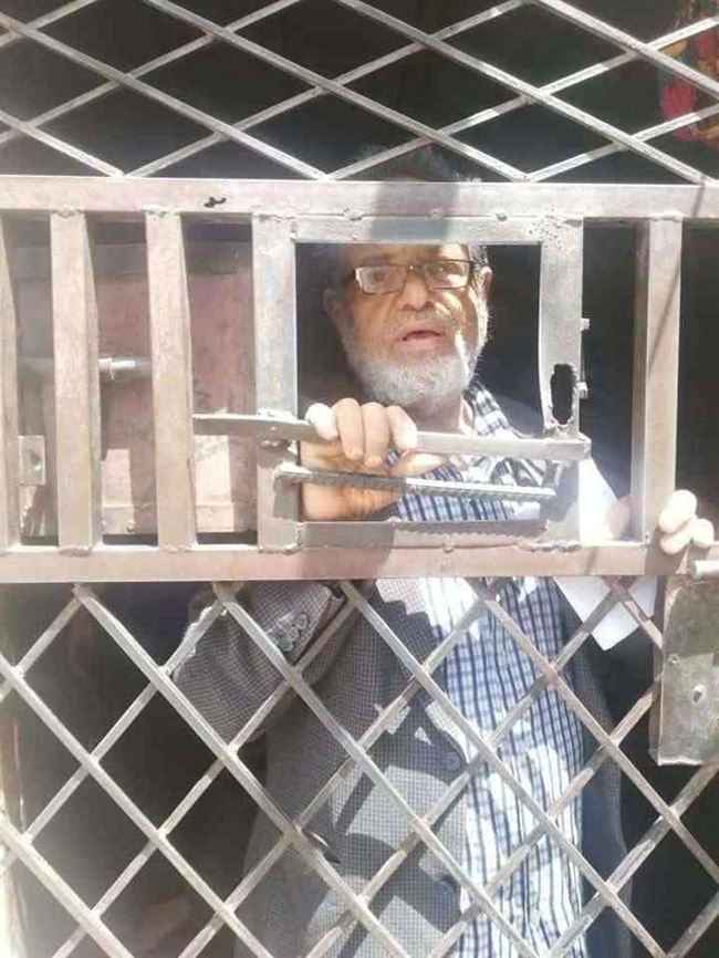 ظهور صحفي كبير في صنعاء اوجع قلوب اليمنيين.. نهبوا راتبه واودعوه السجن بحكم قضائي