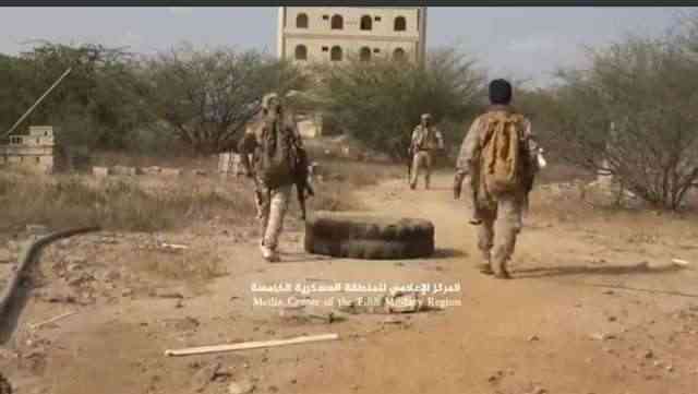 الحوثي يستغل هدنة التحالف ويشن هجمات عنيفة على مواقع الجيش في حجة