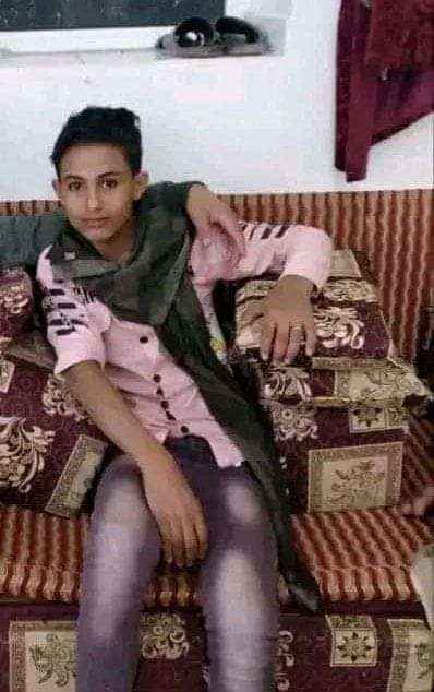 اغتيال طفل بـ3 رصاصات فجرت رأسه جوار منزله بتعز على يد مسلح اخواني.. صورة