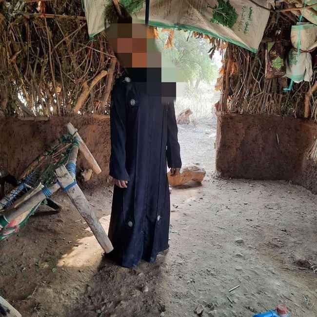 شاهد الفاجعة.. العثور على طفلة مشنوقة داخل عشة في كعيدنة