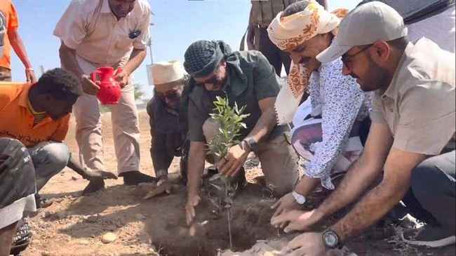 العميد طارق صالح يدشن مشروع جديد بمحافظة تعز