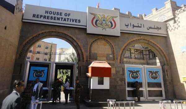 الحوثيون يجبرون برلمانيين على حضور ندوة للتحريض ضد اللقاحات