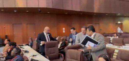 بالفيديو.. انسحاب الوفد اليمني من مؤتمر أممي أثناء كلمة مندوب إيران
