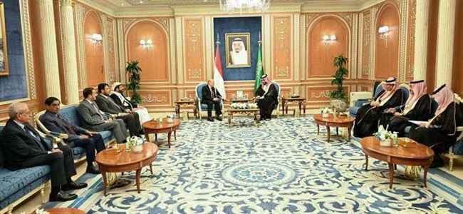 عاجل.. العليمي يلتقي ولي العهد محمد بن سلمان مع 4 من نوابه.. تفاصيل ما دار بالرياض الليلة