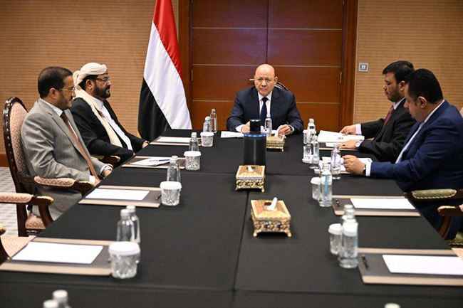 بغياب عضو.. مجلس القيادة الرئاسي يعقد اجتماعا جديدا