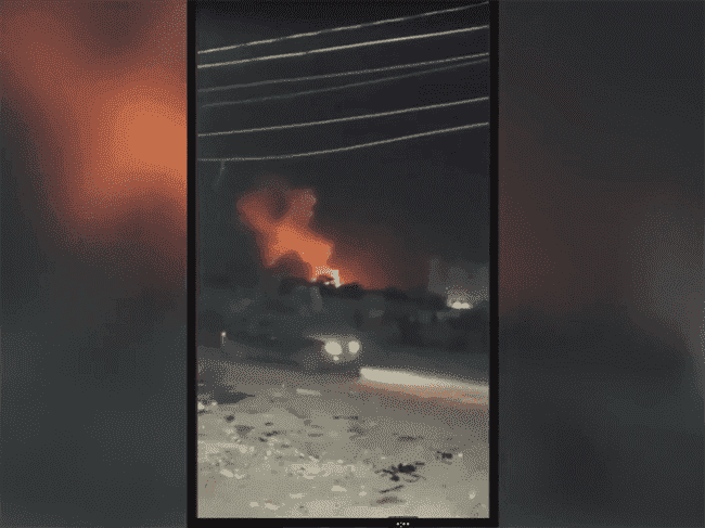 انفجار حوثي يستهدف ناقلة وقود والخسائر كبيرة