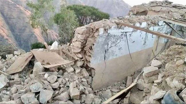 بالصور.. الحوثي يحول قرية أعلى جبال اليمن إلى اطلال مهجورة