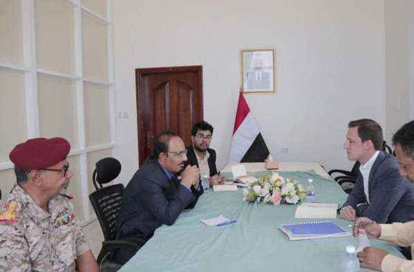 محافظ حضرموت يناقش تطوير قطاع نفطي استعدادا لبدء عمليات حفر جديدة