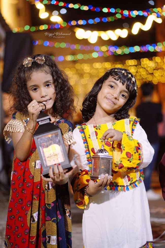 رغم حرب الحوثي.. اليمنيون يستقبلون رمضان ببهجة طقوس ثقافية ودينية (صور)