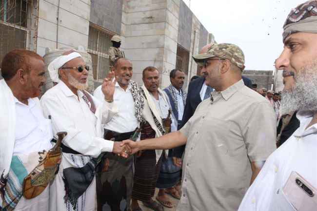 بالصور.. طارق صالح يفتتح 3 مشاريع بيوم واحد.. بينها اول محطة تحلية مياه باليمن