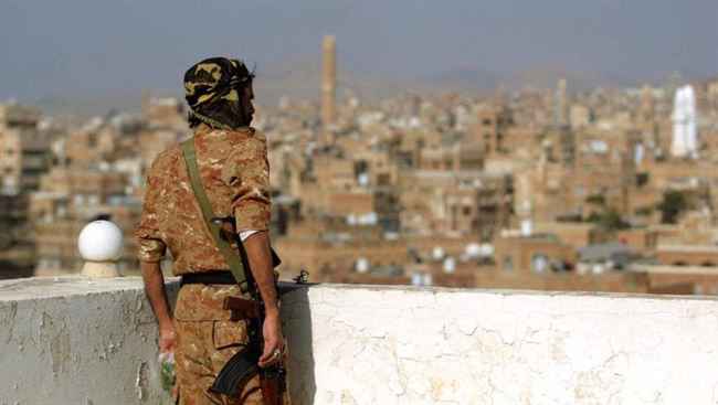بعد رفضها لتوجهاتهم بالتجنيد.. الحوثيون يلاحقون نقابة مشائخ وعقال صنعاء