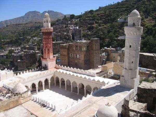 قيادي حوثي معتق من صعدة يعمم تقويم جديد لمواعيد الاذان شمل تأخير موعد الإفطار بمدينة اب