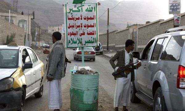 مشرفوا الحوثي يغلقون محالات تجارية بريمة رفضوا دفع مبالغ مالية كبيرة
