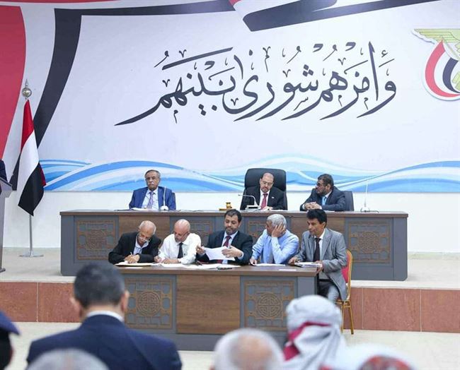 البرلمان اليمني يؤكد فشل السلام مع الحوثي ويطالب العالم بتصنيفه إرهابيا.. بيان حاد حول استهداف محافظ تعز