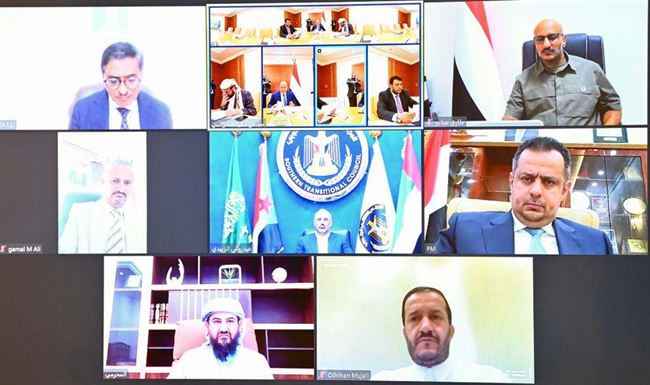 اجتماع هام لمجلس القيادة الرئاسي .. توجيهات للحكومة تحسين كفاءة الموانئ والمطارات