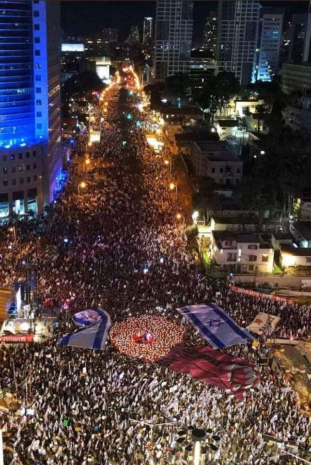 بعد إقالة وزير الدفاع.. محتجون إسرائيليون  يحاولون اقتحام بيت نتنياهو