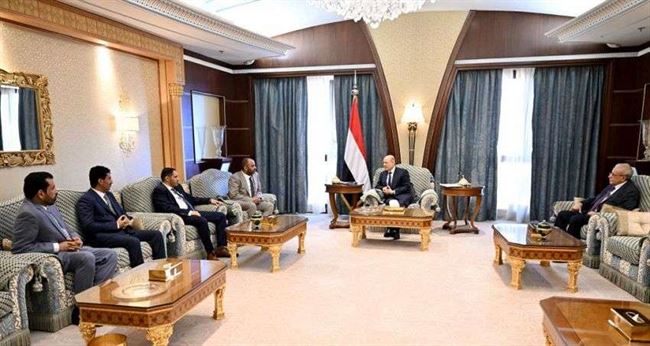 مجلس القيادة الرئاسي يؤكد الحرص على انهاء معاناة كافة المحتجزين