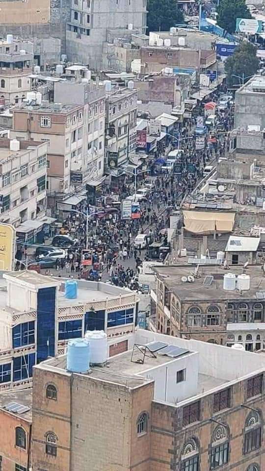الحوثي يختطف شاب في مدينة إب بتهمة وضع الكحل في عينيه