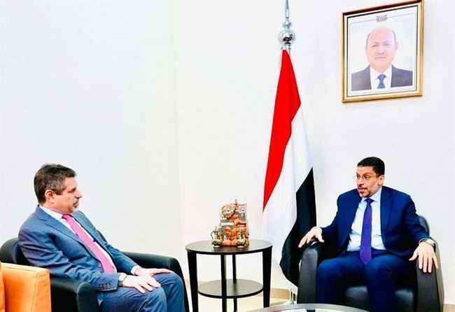 بعد زيارته لروسيا.. أميركا ترسل سفيرها إلى رئيس الحكومة اليمني