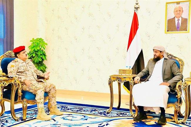 الرئاسي يشدد على رفع يقظة وجاهزية الجيش