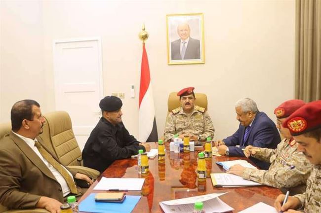 وزير الدفاع يترأس اجتماعا للجنة الأمنية العليا