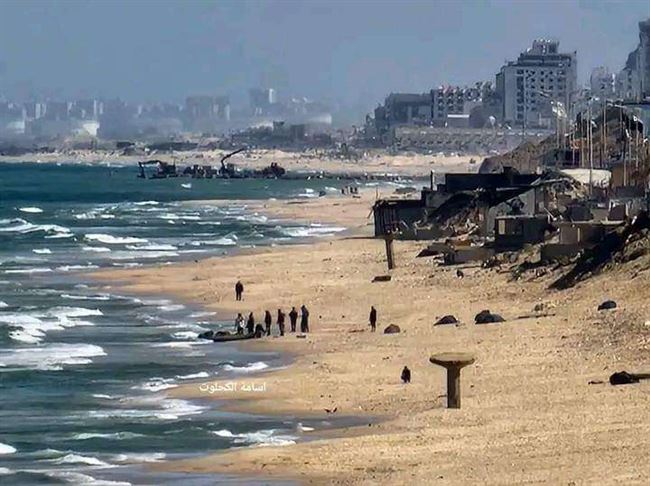 مساعدات غذائية تصل شاطئ غزة بعد أيام من الإبحار.. وتفريغ الحمولات