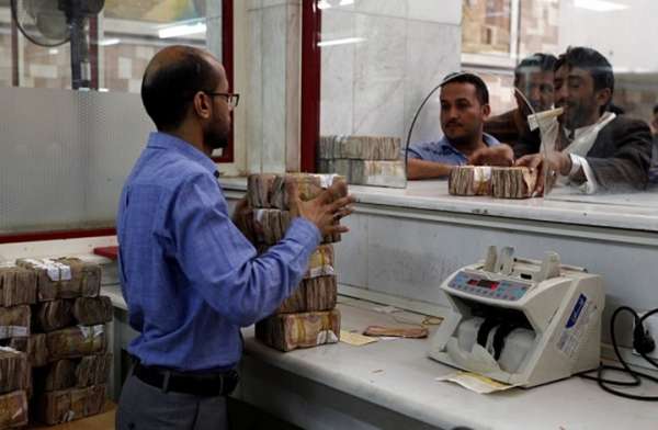 شبكات الصرافة توقف تحويل الأموال من مناطق الحكومة إلى مناطق الحوثيين