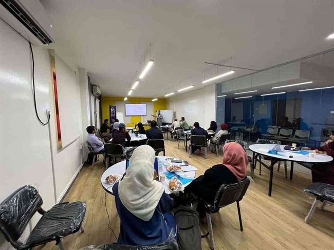 بهدف تأهيل الشباب لسوق العمل .. مؤسسة مظلة تعقد لقاء مفتوح في عدن عن التلمذة المهنية
