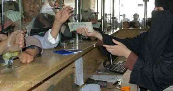 أول بشائر الهدنة .. تحسن مفاجئ في أسعار صرف الدولار والريال السعودي في عدن