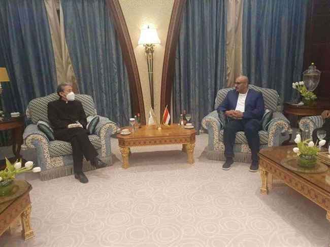 شاهد.. طارق صالح من مقر إقامته بالرياض يلتقي سفير الصين لدى اليمن