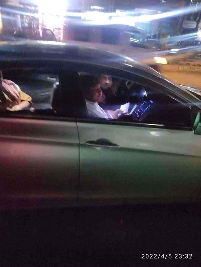 اضربوا عن نقل الغاز المنزلي بسبب جبايات العساكر ومسؤول اخواني يهدد السائقين بإحراقهم من فوق سيارته.. شاهد