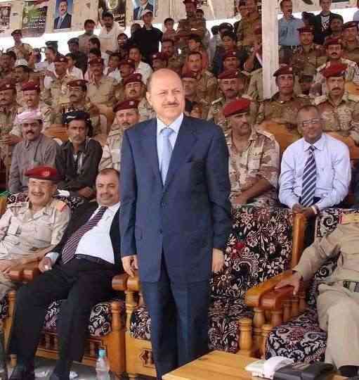صحيفة دولية تصف رشاد العليمي .. بأحد رجال اليمن الاقوياء