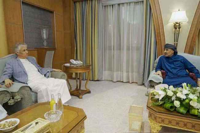 سفير اليمن بالإمارات يبارك للزُبيدي منصب نائب رئيس المجلس الرئاسي