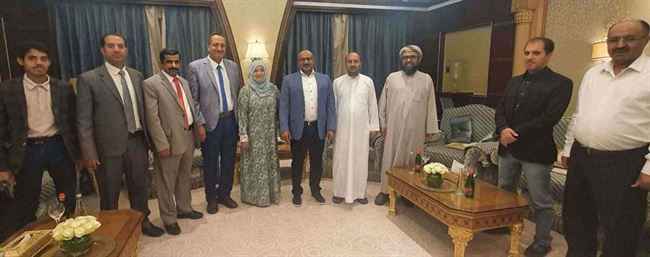 شاهد.. طارق صالح يستقبل رؤوساء الأحزاب اليمنية في الرياض لمناقشة هذه القضايا