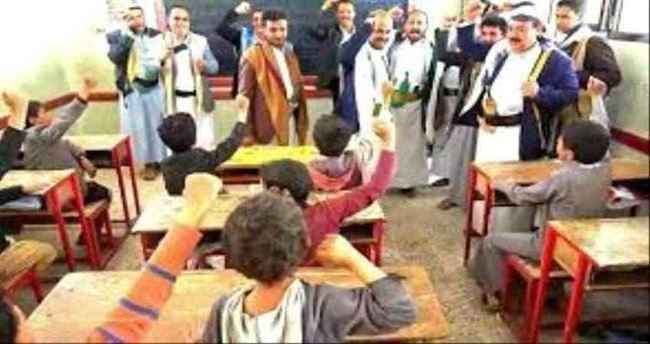 وصلنا للقاع .. اليمنيون يعودون لـ "الكتاتيب" هرباً من الحوثي