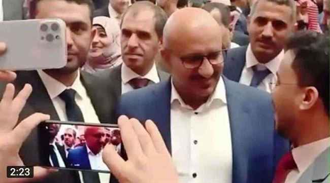 عاجل.. الكشف عن تمديد فترة الهدنة وانهاء انقسام العملة واستعدادات المجلس للعودة إلى عدن