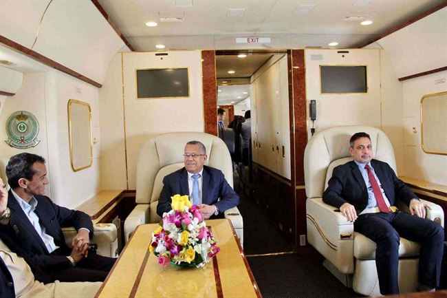 عاجل : وصول رئيس المجلس الرئاسي إلى عدن ورئيس مجلس الشورى