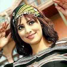 ناشط إخواني يتهم إعلامية بعرضها .. وسياسية بارزه ترد عليه