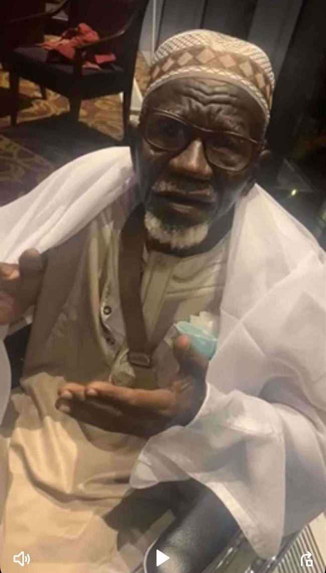 معتمر يمني يثير السعودية والأمير بحث وعثر عليه: تعلمت منه درس كبير عرضت له كل شي رفض وطلب مني هذا !
