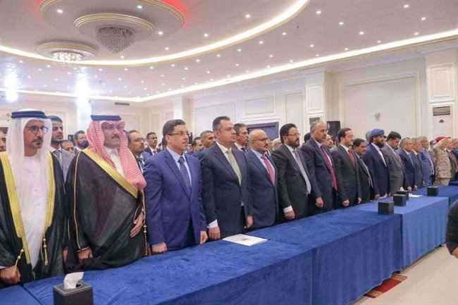 صحفي يصف القسم الدستوري باجمل لحظة عاشها منذ 11 عام ويتهم هادي ومحسن بسرقتها