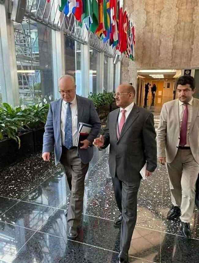 تفاصيل لقاء بين محافظ البنك المركزي اليمني والمبعوث الأمريكي لليمن في واشنطن
