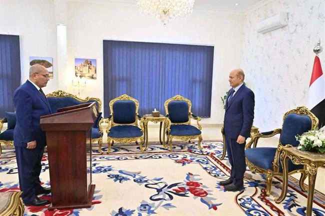 لملس والاغبري يؤديان اليمين الدستوري أمام الرئيس العليمي