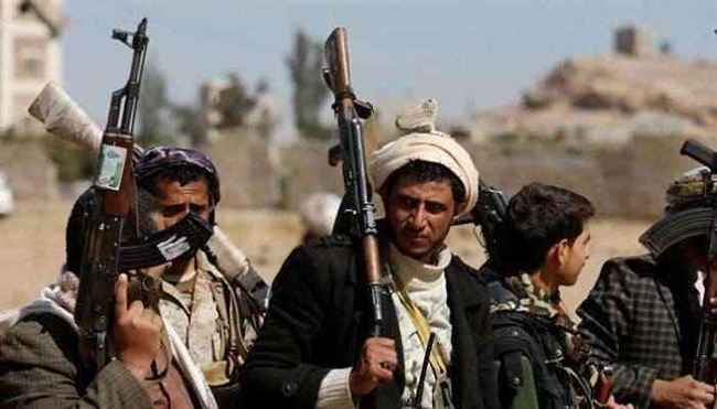 الكشف عن مصرع قائد حوثي وإصابة قيادي بعد فتح مسلح النار عليهما وسط البلاد