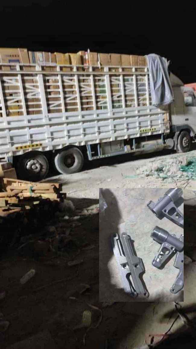 فضيحة عمانية مدوية بعد وصول وفد من مسقط إلى صنعاء.. شاهد بالصور أسلحة نوعية مضبوطة لدى الأمن