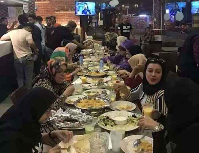 بعد رفع الحظر في ماليزيا.. المطاعم اليمنية سفر للإفطار وأماكن للعبادة (صور)