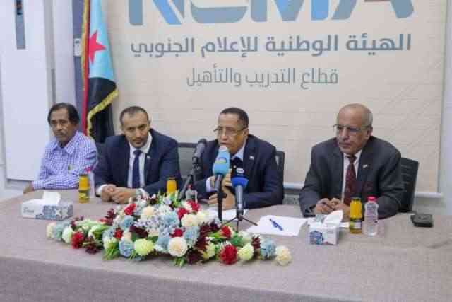 الخبجي يكشف السبب الحقيقي لقبول المجلس الانتقالي المشاركة في الحكومة