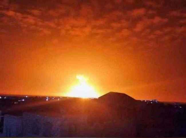 بالصور.. انفجار هو الأكبر يستهدف أنبوب نفطي في شبوة شاهده سكان من وسط محافظة أبين