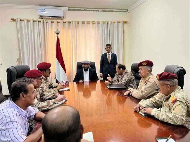 أبو زرعة المحرمي يكشف خطة هيكلة الوحدات العسكرية.. تفاصيل