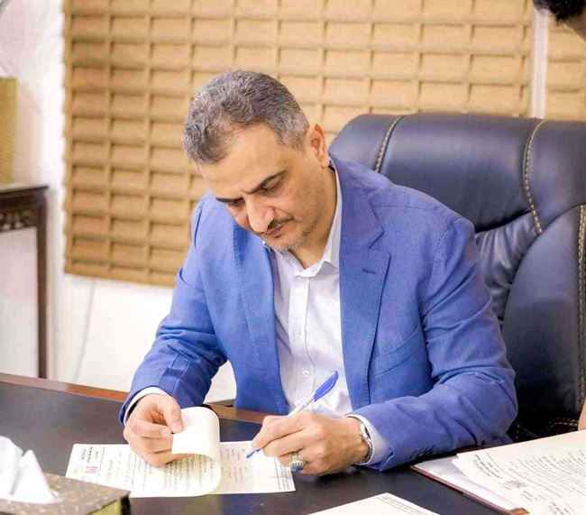 الإمارات تدعم البنية التحتية لعدن بعشرة مشاريع وقع عليها وزير الدولة.. صور